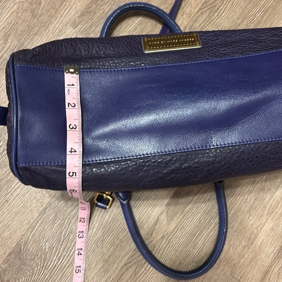 Marc By Marc Jacobs Pebbled Lamb leather purse. - Picture 6 of 16